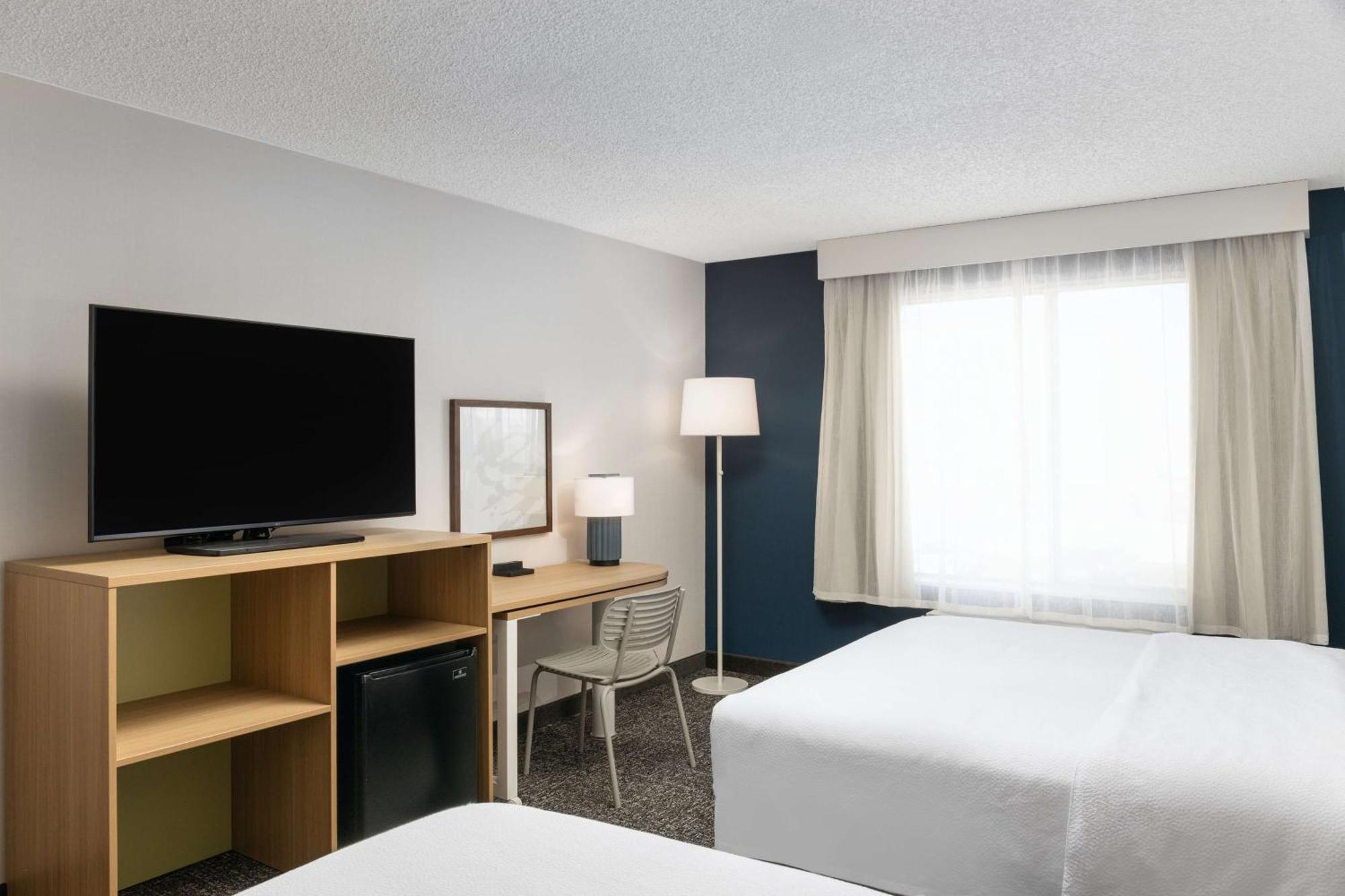 Hotel Spark By Hilton Salt Airport 3*