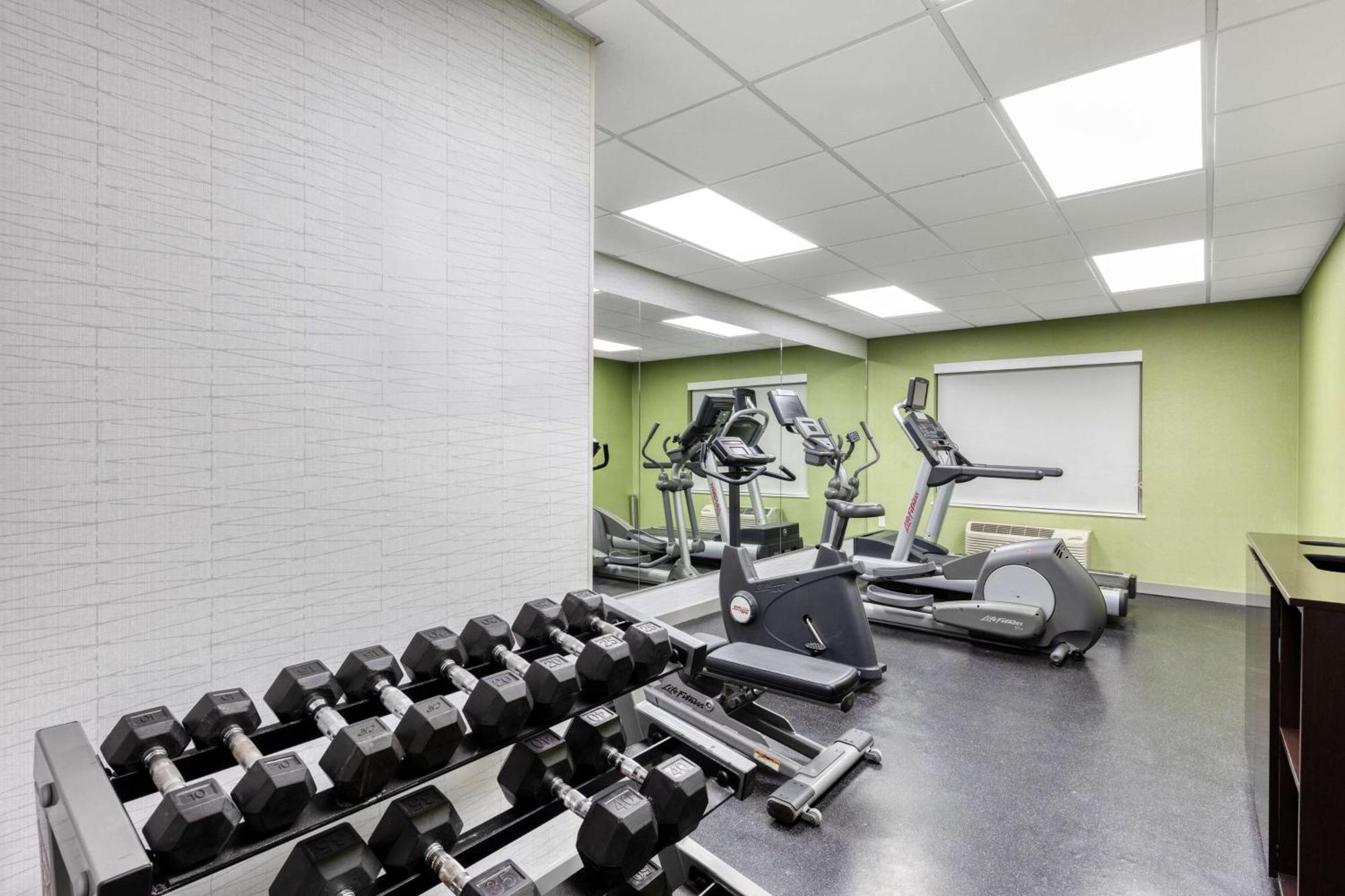 Hotel Spark By Hilton Salt Airport 3*